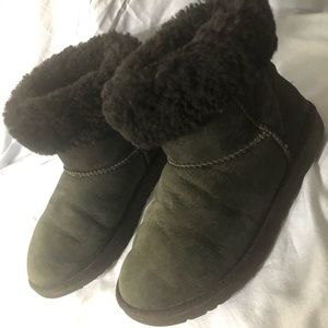 Uggs Black Classic Sheepskin S/N5251Y Size 6 Big Girls youth